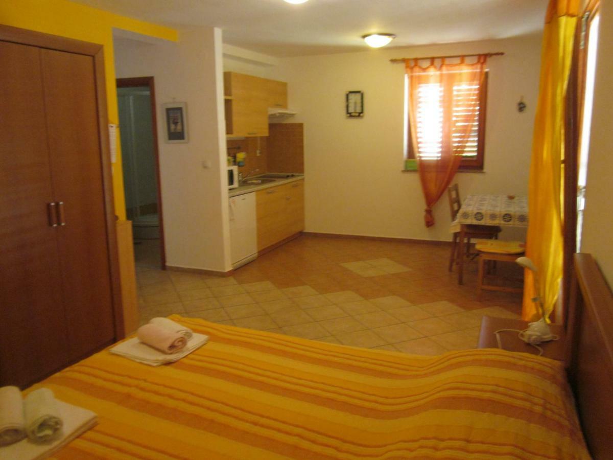 Apartmani Barbalic Dario Baška Buitenkant foto